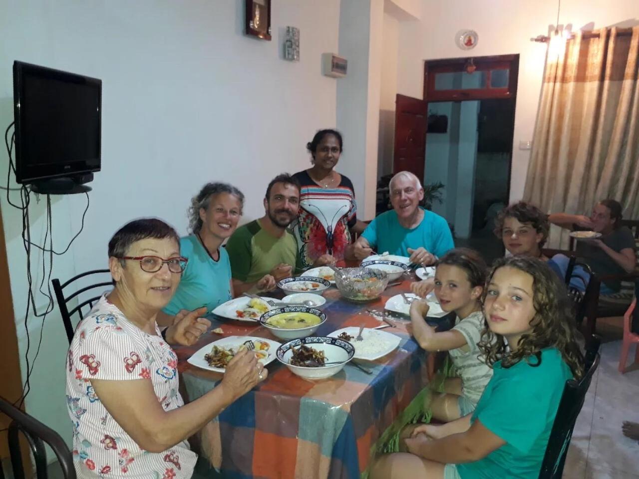 Nisansala Homestay Kandy Deiyannewela Exteriér fotografie